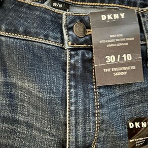 DKNY BRAND new with tag women jeans in size 30/10